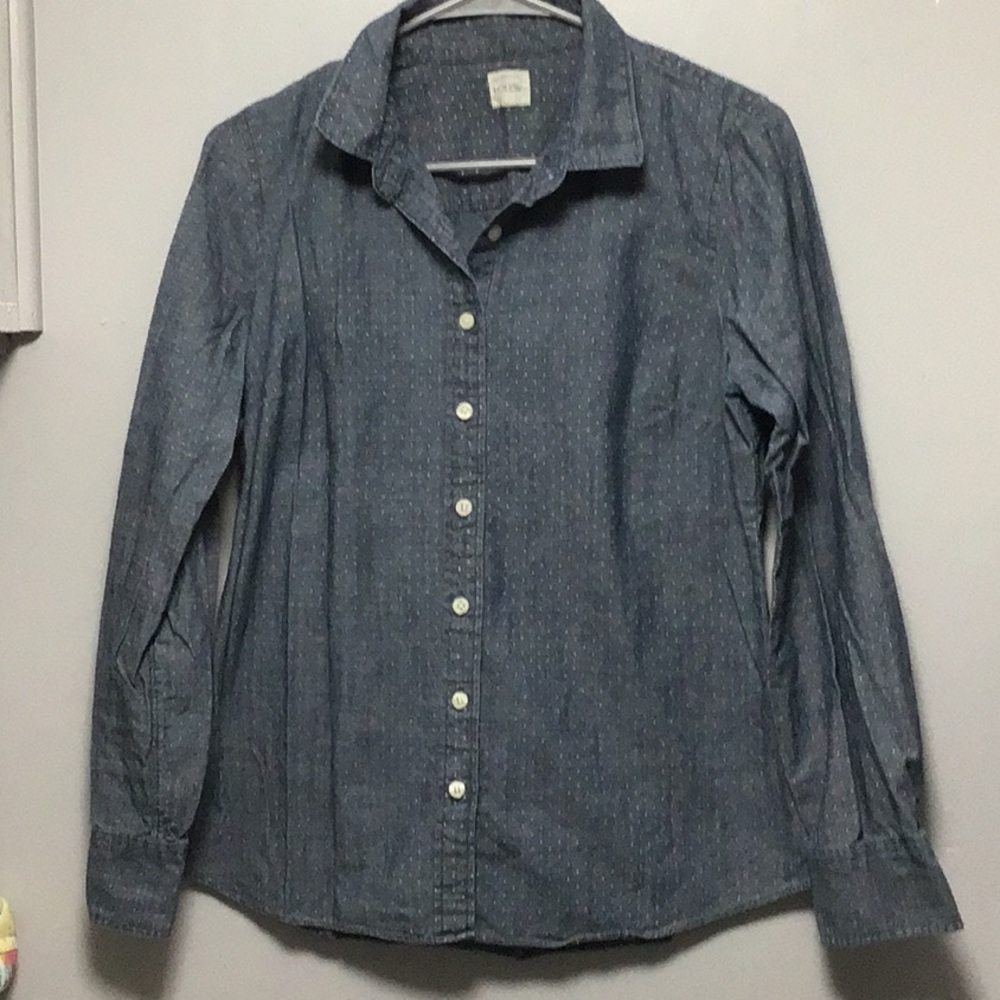 J crew button down shirt size Medium. Long sleeves. In great condition. 🌻